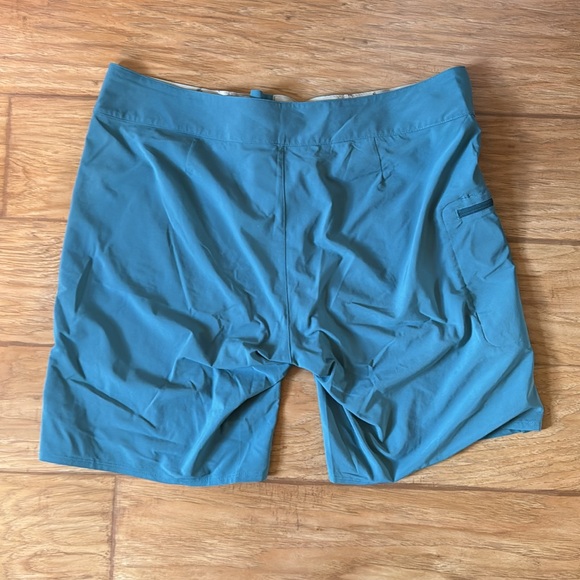 Patagonia Men’s Board Shorts size 34 - Picture 2 of 6